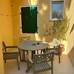 Petite Provence Aux Mandarines Apartment *